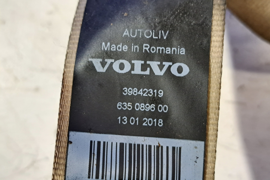 VOLVO XC60 2 generation (2017-2024) Rear Middle Seatbelt 39842319 32382533