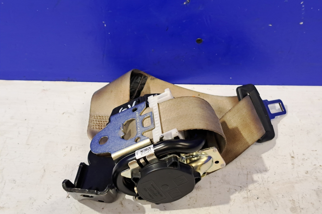VOLVO XC60 2 generation (2017-2024) Rear Middle Seatbelt 39842319 32382533