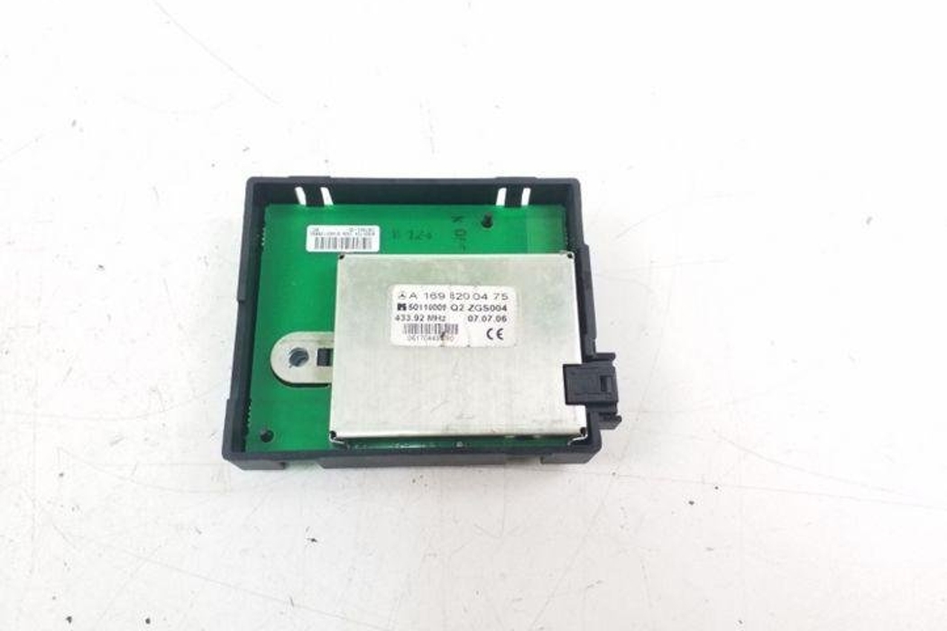 MERCEDES-BENZ A-Class W169 (2004-2012) Bootlid Antenna Amplifier A1698200475 26501005