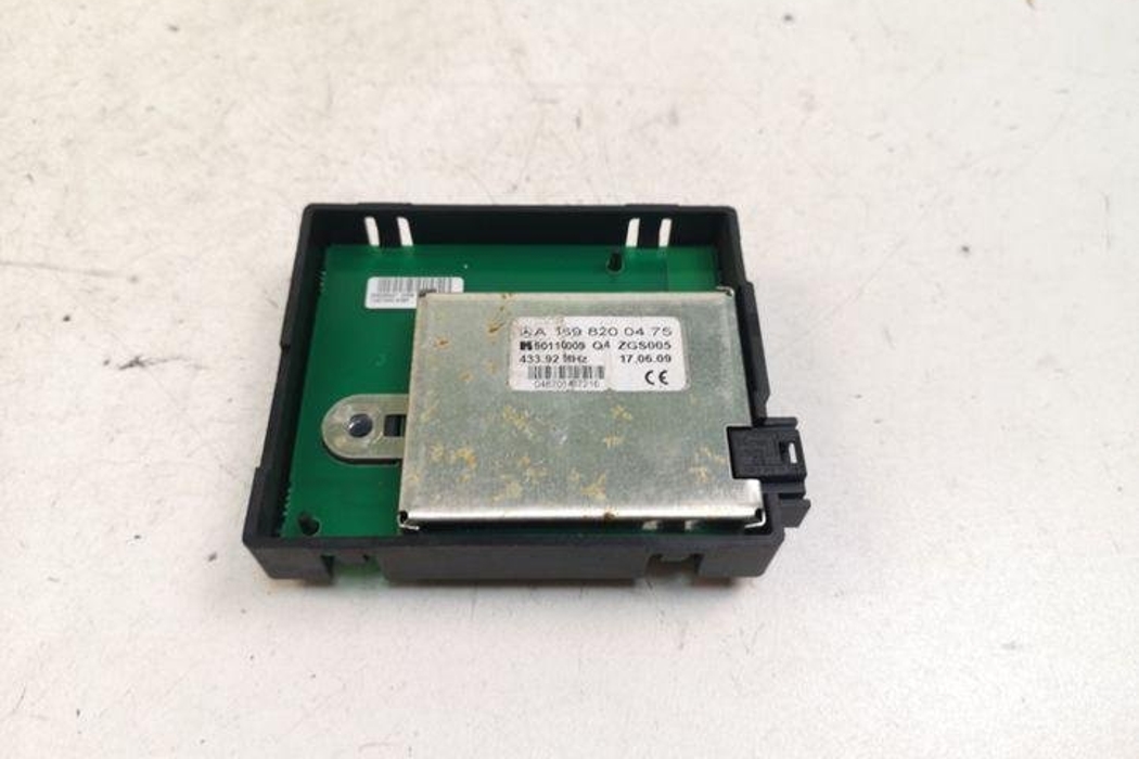 MERCEDES-BENZ A-Class W169 (2004-2012) Bootlid Antenna Amplifier A1698200475 26504726