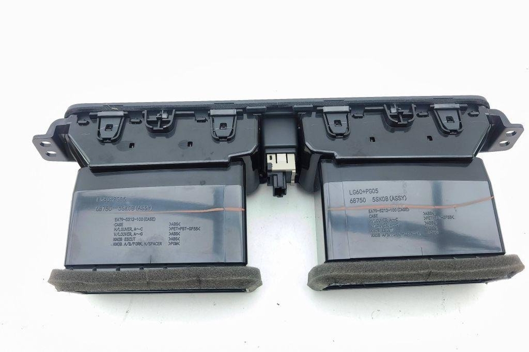 NISSAN Leaf 2 generation (2017-2023) Vzduchové mriežky stredovej konzoly 5SK0BASSY,LG60PG05,68750,EA795212100 32282440