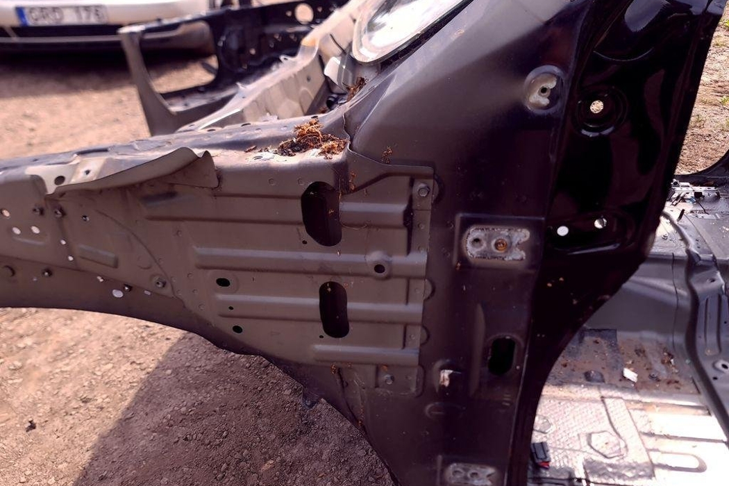 NISSAN Navara D22 (1997-2005) Priekšēja kreisā ceturtdaļa 32350267