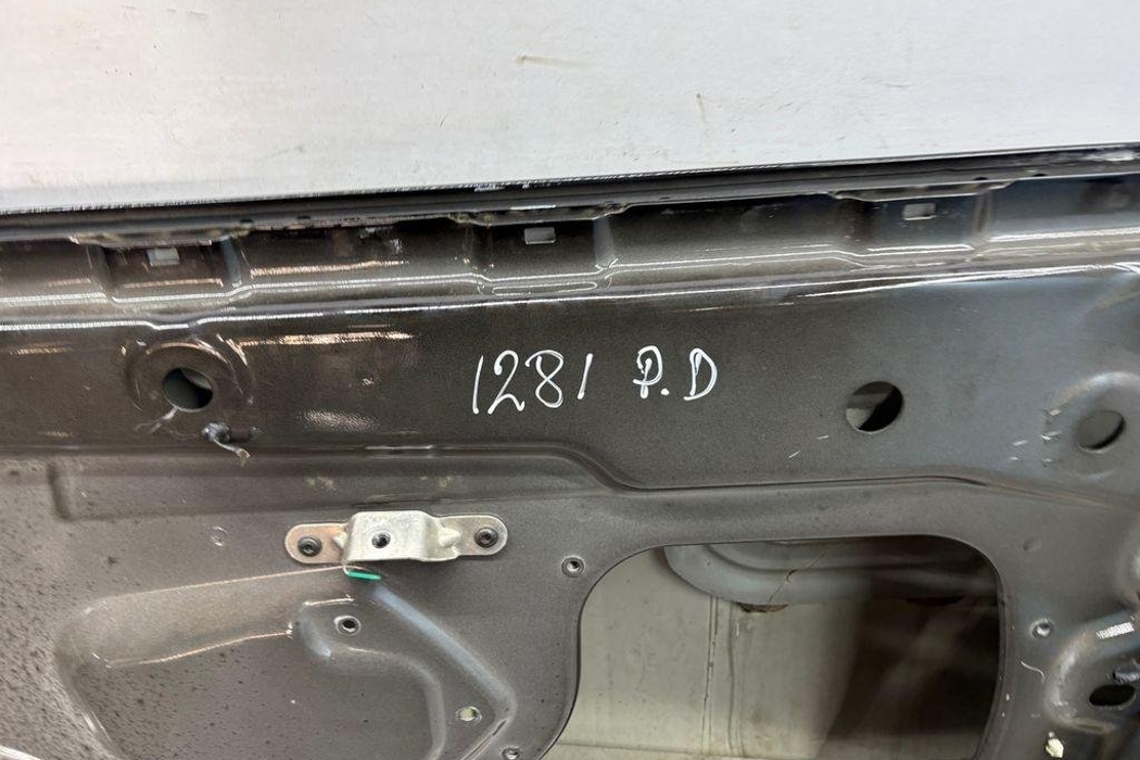TESLA Model S 1 generation (2012-2024) Front Right Door 32370546