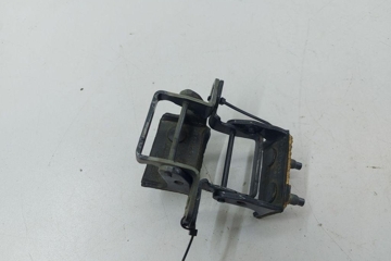 VOLVO V40 2 generation (2012-2020) Kreisās puses bagāžnieka eņģe 31335291 31167702