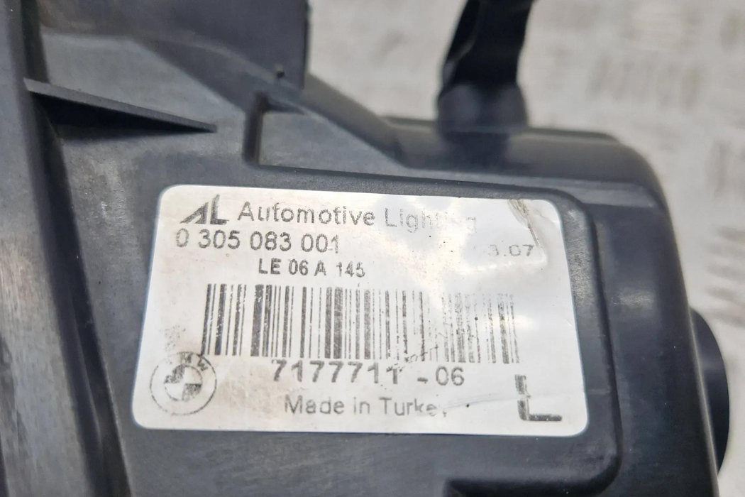 BMW 5 Series E60/E61 (2003-2010) Priekšējais kreisais miglas lukturis 0305083001 28073308