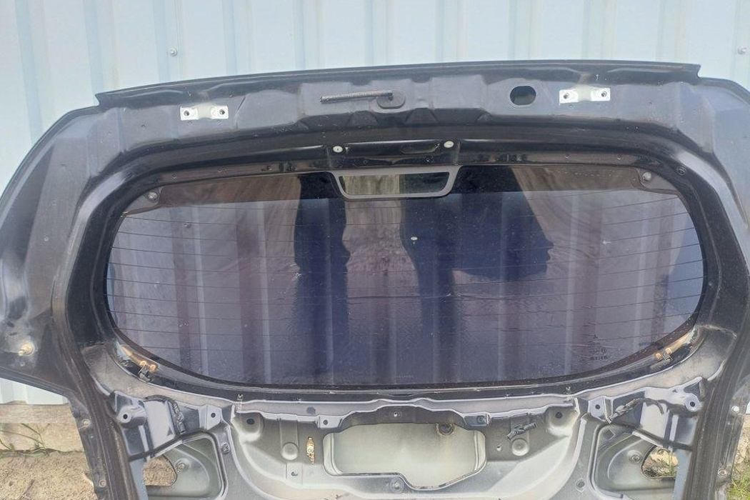 MITSUBISHI Colt 6 generation (2002-2013) Крышка багажника 31386300