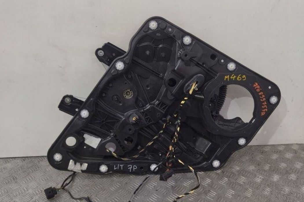 VOLKSWAGEN Touareg 2 generation (2010-2018) Rear left door window lifter 7P6839755A 27460524
