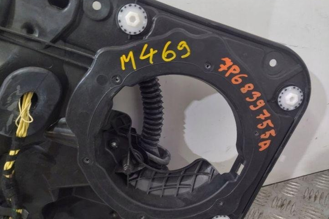 VOLKSWAGEN Touareg 2 generation (2010-2018) Rear left door window lifter 7P6839755A 27460524