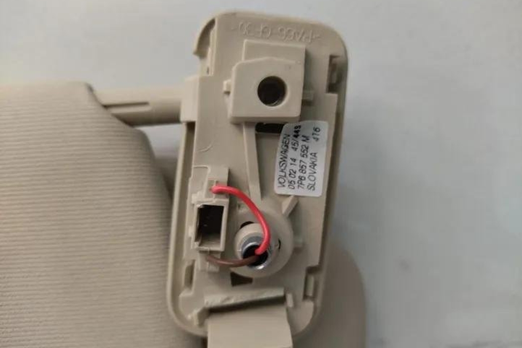 VOLKSWAGEN Touareg 2 generation (2010-2018) Right Side Sun Visor 7P6857552M 27460657