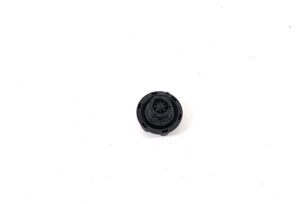 VOLVO XC40 1 generation (2017-2024) Coolant expansion tank cap 31368311 31118222