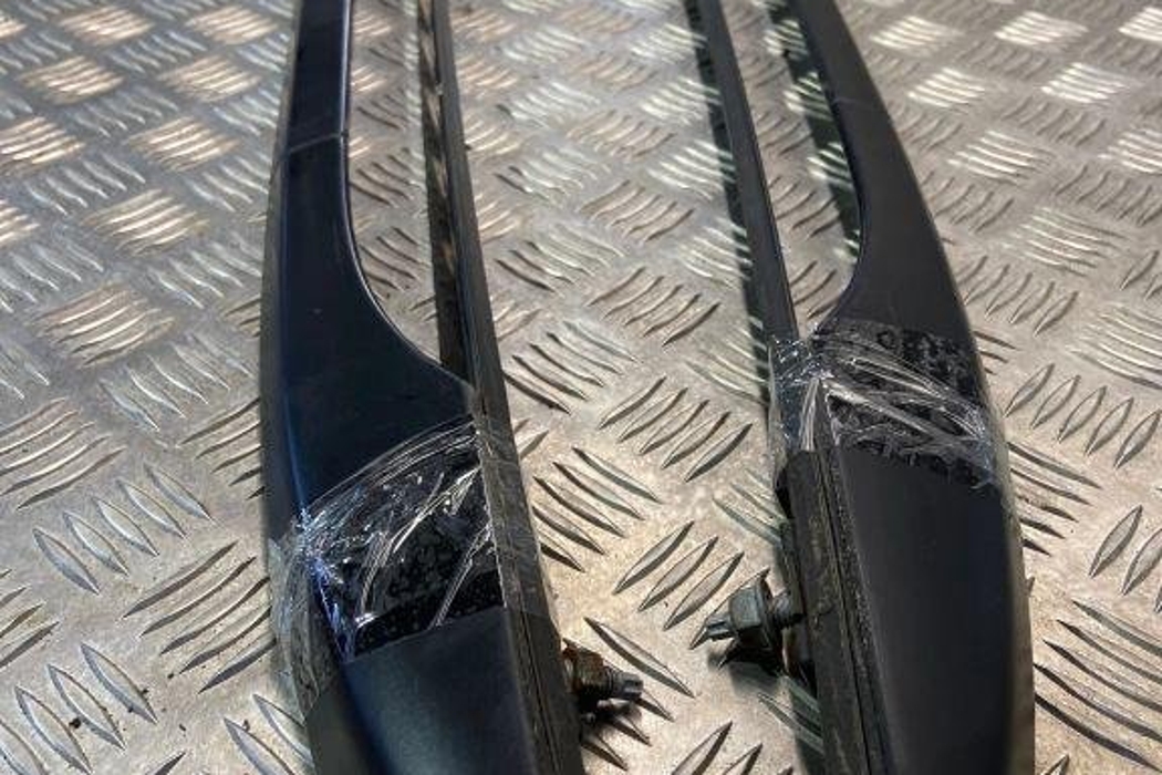 BMW 5 Series E60/E61 (2003-2010) Roof Rails Kit 32323838
