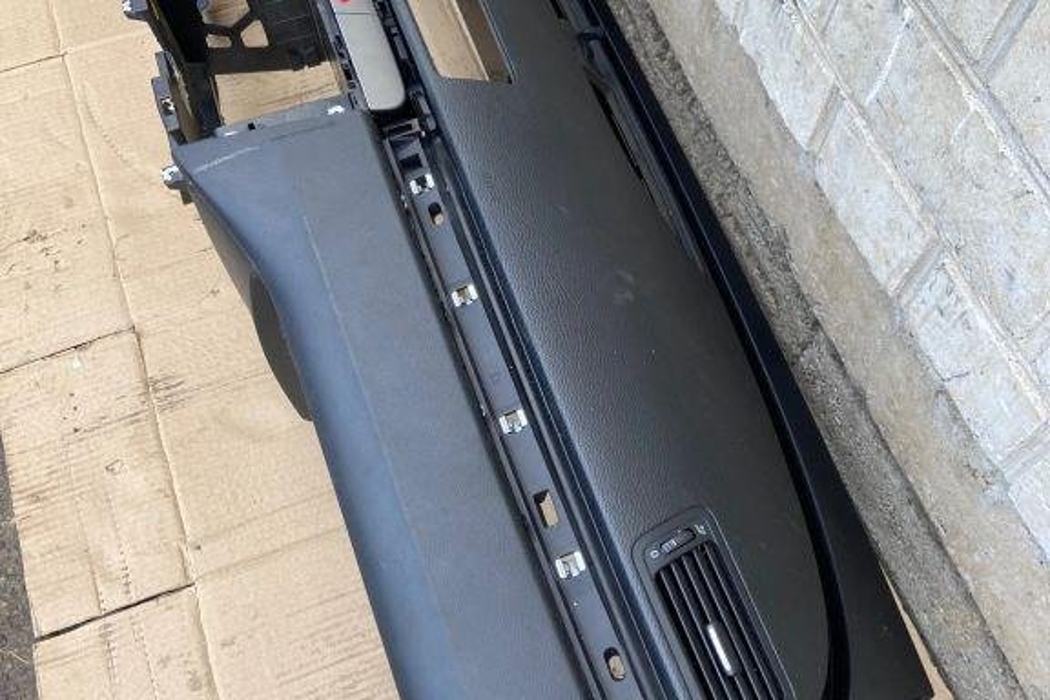 VOLKSWAGEN Passat B7 (2010-2015) Передняя панель салона 3c1857003 32324501