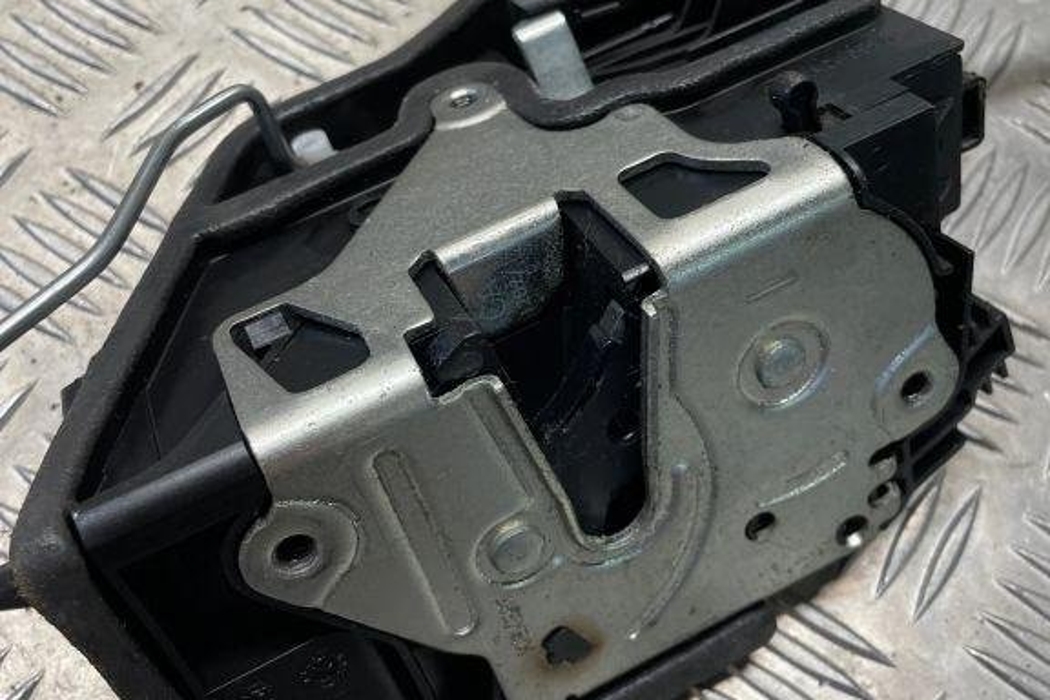 BMW 5 Series E60/E61 (2003-2010) Rear Left Door Lock 7202147,A046998 32324584