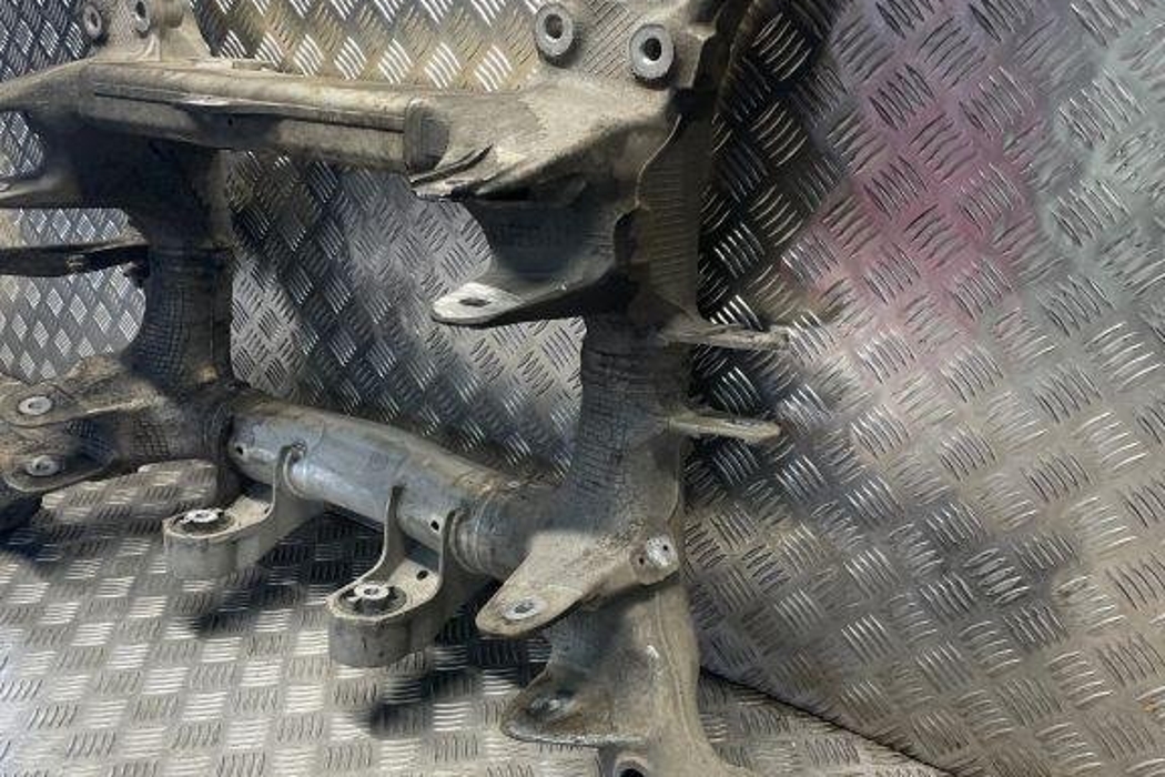 BMW 5 Series F10/F11 (2009-2017) Траверс задний 6776492 32324769