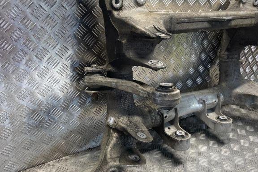 BMW 5 Series F10/F11 (2009-2017) Траверс задний 6776492 32324769