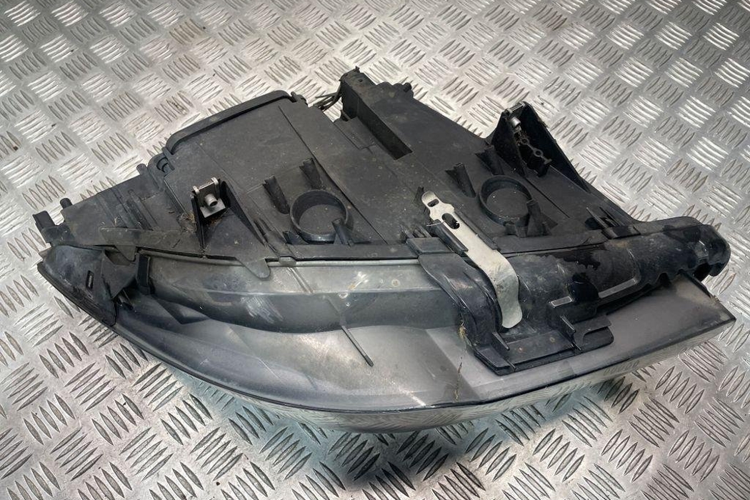 BMW 5 Series F10/F11 (2009-2017) Front Left Headlight 7203241 32327127
