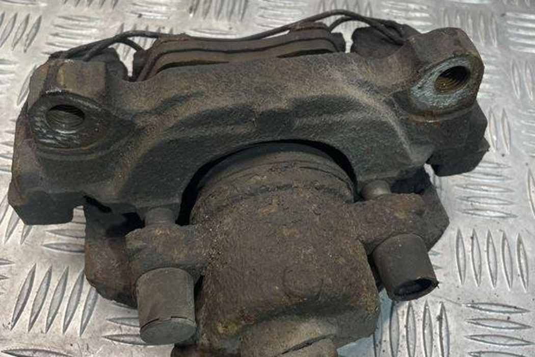 VOLKSWAGEN Golf Plus 1 generation (2004-2009) Front Right Brake Caliper 32327173