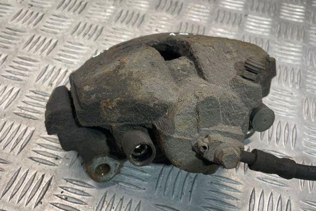 VOLKSWAGEN Golf Plus 1 generation (2004-2009) Front Right Brake Caliper 32327173