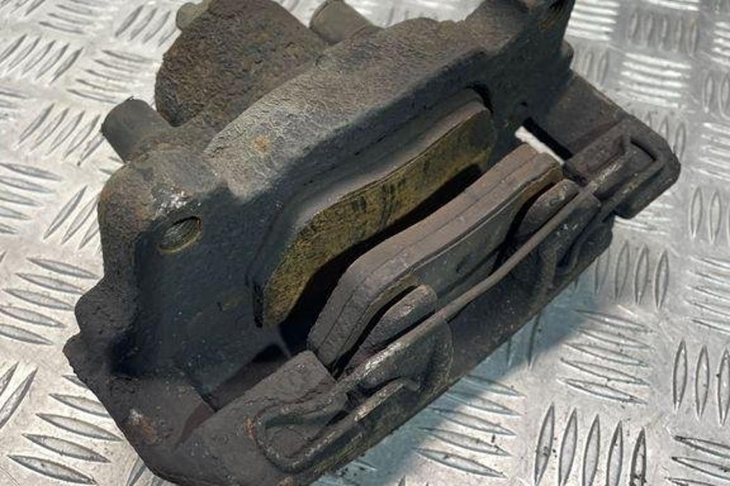 VOLKSWAGEN Golf Plus 1 generation (2004-2009) Front Right Brake Caliper 32327173