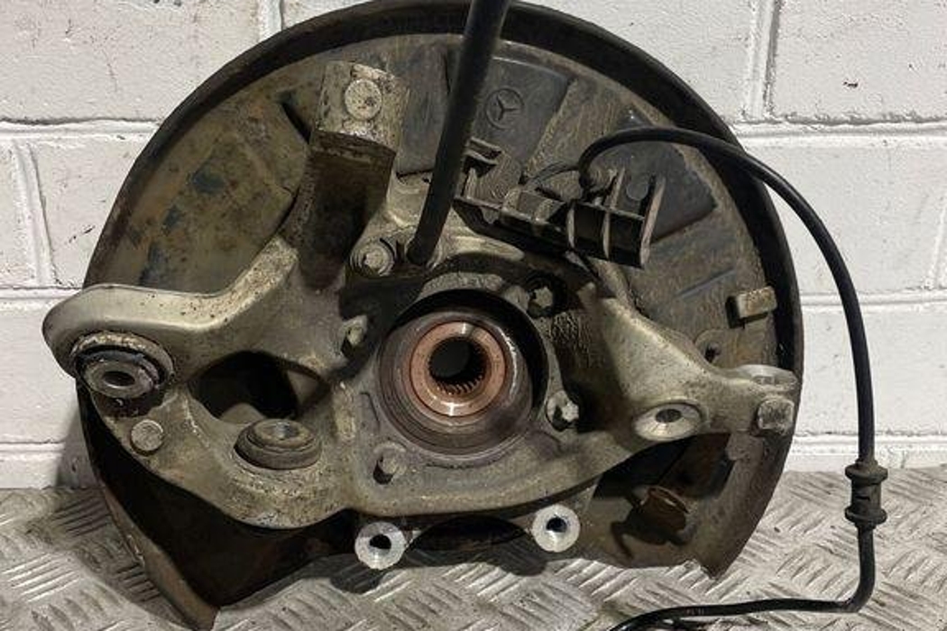 MERCEDES-BENZ E-Class W211/S211 (2002-2009) Rear Right Wheel Hub 32327472