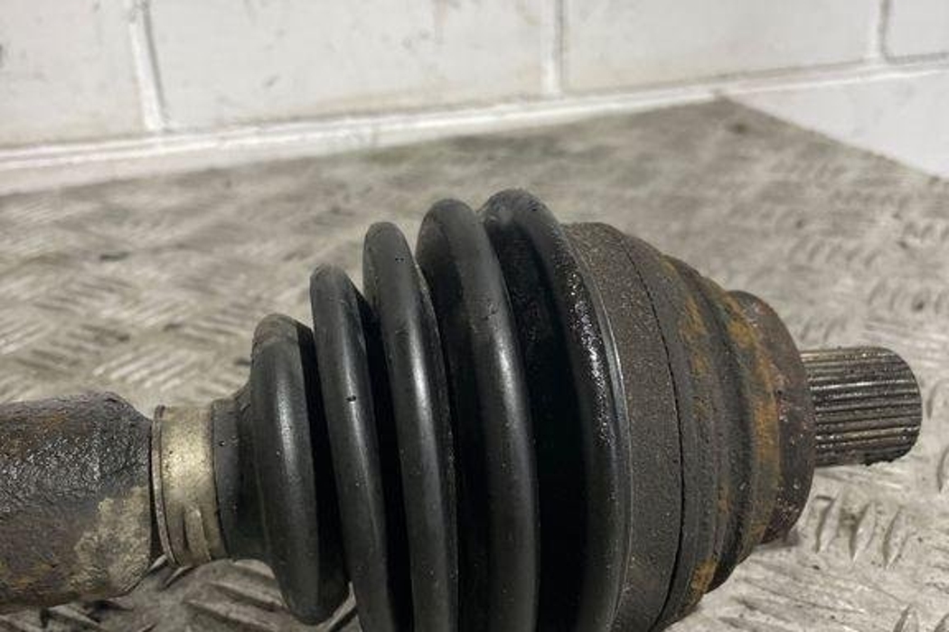 VOLKSWAGEN Golf Plus 1 generation (2004-2009) Front Right Driveshaft 32328053