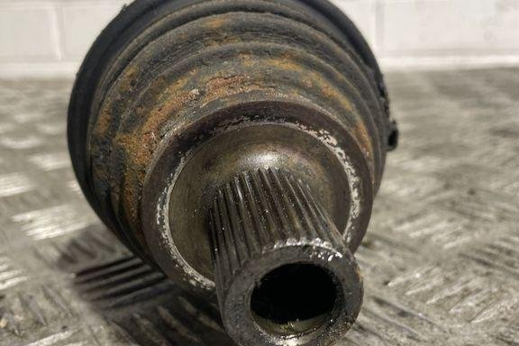 VOLKSWAGEN Golf Plus 1 generation (2004-2009) Front Right Driveshaft 32328053