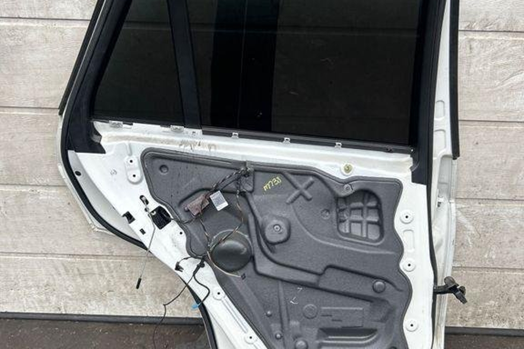BMW X5 E70 (2006-2013) Rear Left Door 32328711