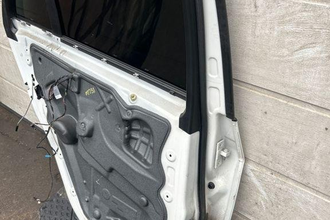 BMW X5 E70 (2006-2013) Rear Left Door 32328711