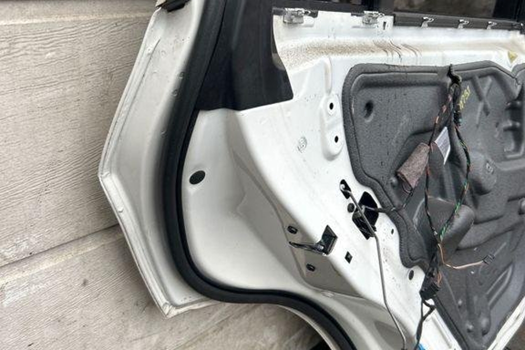 BMW X5 E70 (2006-2013) Rear Left Door 32328711