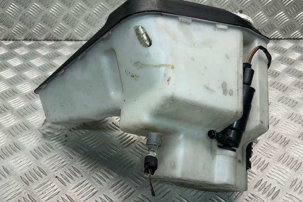 BMW X5 E53 (1999-2006) Window Washer Tank 8252738 32329340