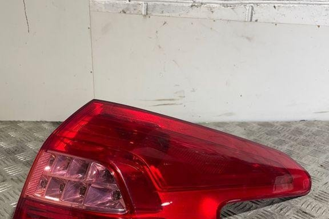 CITROËN C5 2 generation (2008-2017) Rear Left Taillight 32333302