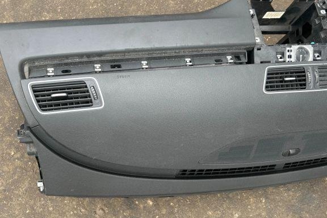 VOLKSWAGEN Passat B8 (2014-2023) Передняя панель салона 32336841