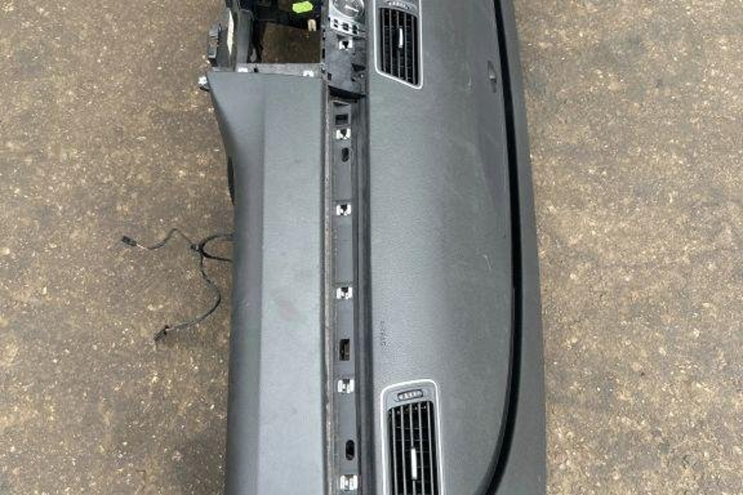 VOLKSWAGEN Passat B8 (2014-2023) Передняя панель салона 32336841