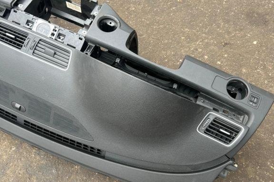 VOLKSWAGEN Passat B8 (2014-2023) Передняя панель салона 32336841