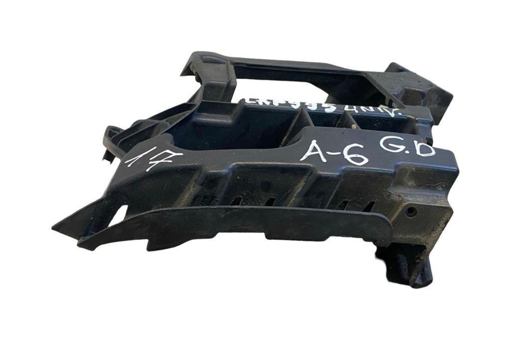AUDI A4 B8/8K (2011-2016) Aizmugurējā labā bampera stiprinājums 4G9807394D 31855375