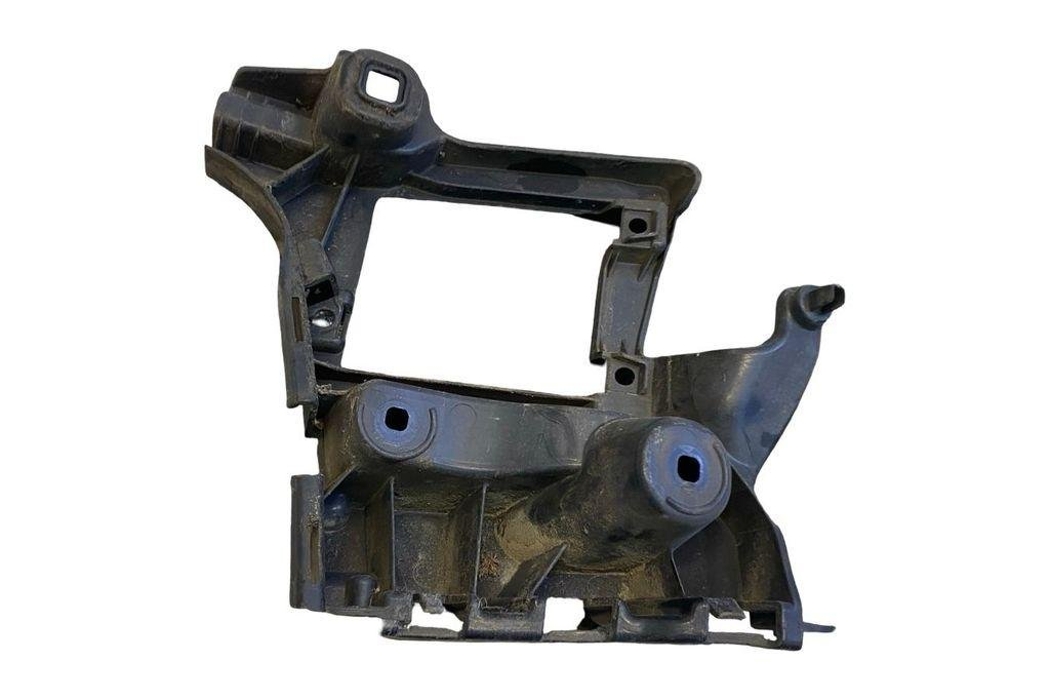 AUDI A4 B8/8K (2011-2016) Aizmugurējā labā bampera stiprinājums 4G9807394D 31855375