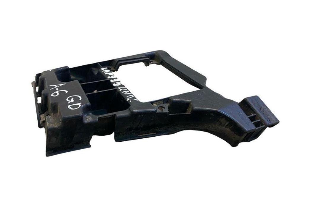 AUDI A4 B8/8K (2011-2016) Aizmugurējā labā bampera stiprinājums 4G9807394D 31855375