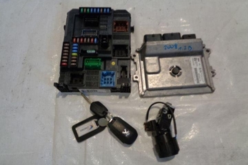 PEUGEOT 208 Peugeot 208 (2012-2015) Motora ECU komplekts 9805895780 25877573