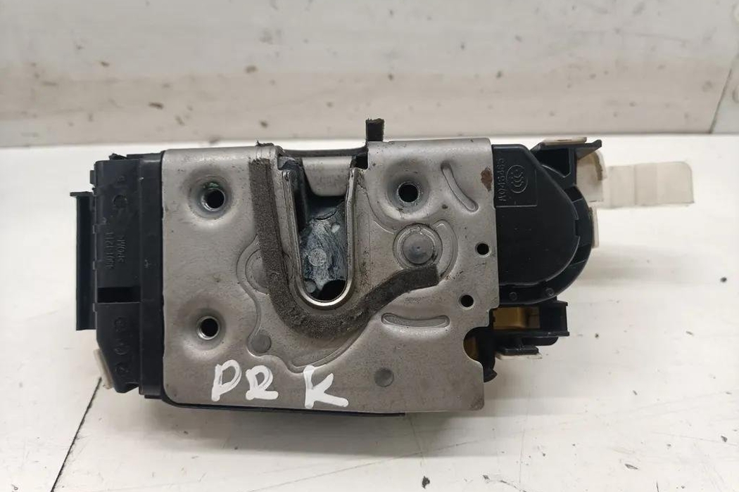 MERCEDES-BENZ E-Class W124 (1984-1997) Замок передней левой двери A0997200135 26761500
