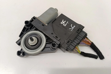 VOLVO XC60 2 generation (2017-2024) Front Left Door Window Regulator Motor 31674758 27872232