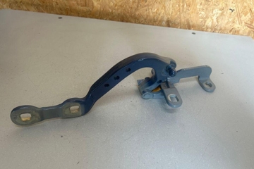BMW iX3 1 generation (G08) (2020-2024) Kreisās puses bagāžnieka eņģe 7397315 30659448