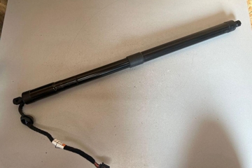 VOLVO XC60 2 generation (2017-2024) Right Side Tailgate Gas Strut 32384407 30678091