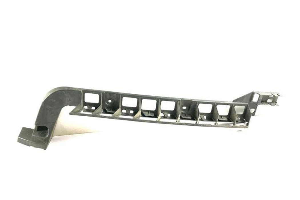 SKODA Octavia 3 generation (2013-2020) Aizmugurējā labā bampera stiprinājums 5E9807864 24571071