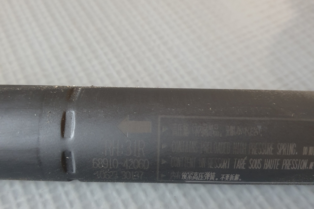 TOYOTA RAV4 5 generation (XA50) (2018-2024) Right Side Tailgate Gas Strut 6891042060 28133282