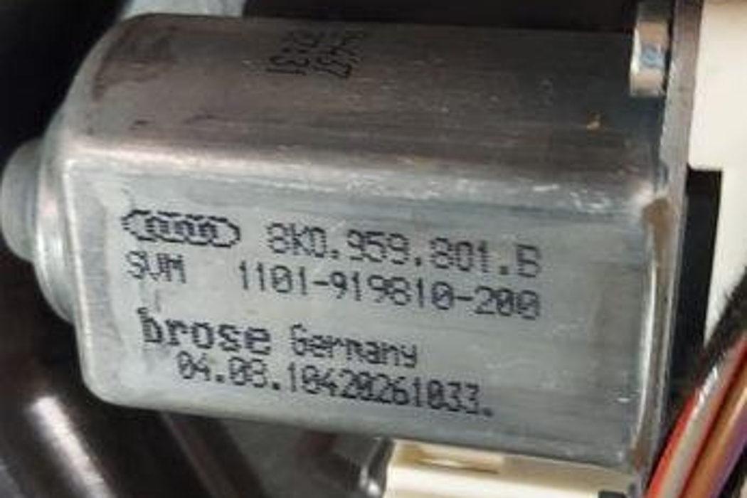 VOLKSWAGEN Touareg 2 generation (2010-2018) Priekšējās kreisās durvis 7P6837755B 30524204