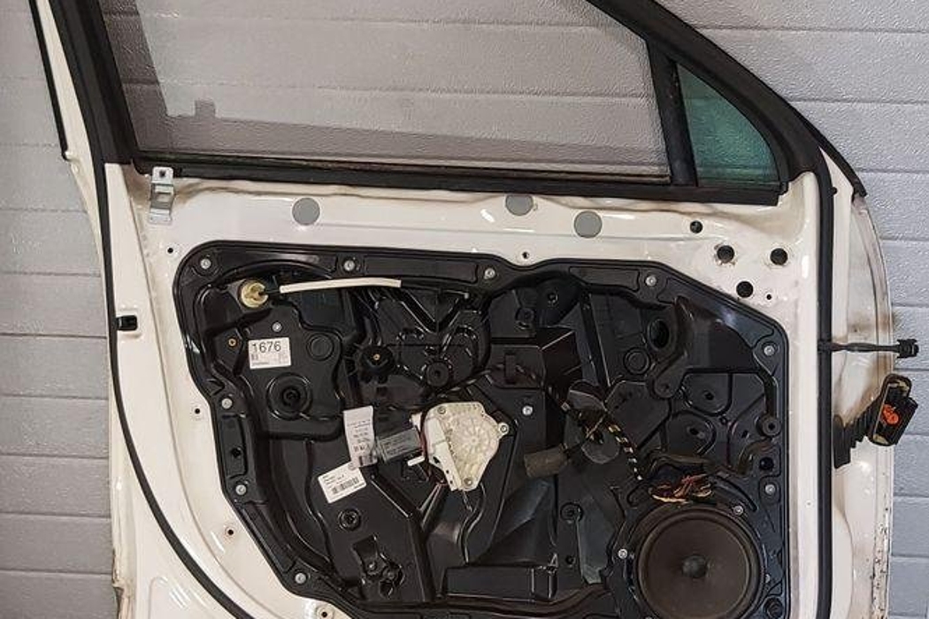 VOLKSWAGEN Touareg 2 generation (2010-2018) Priekšējās kreisās durvis 7P6837755B 30524204