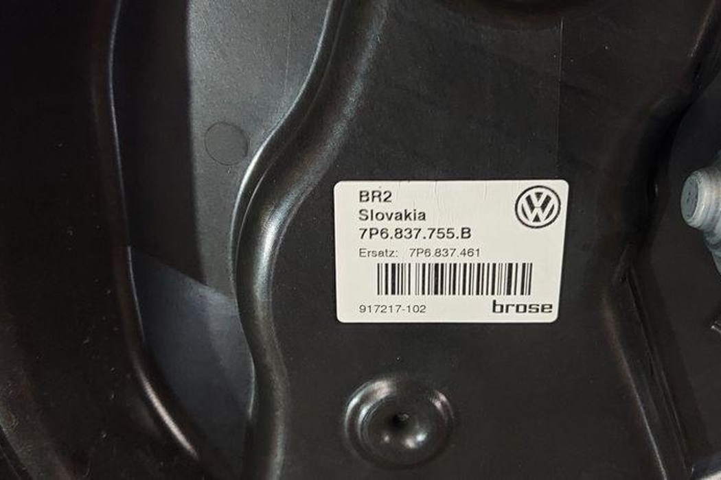 VOLKSWAGEN Touareg 2 generation (2010-2018) Priekšējās kreisās durvis 7P6837755B 30524204