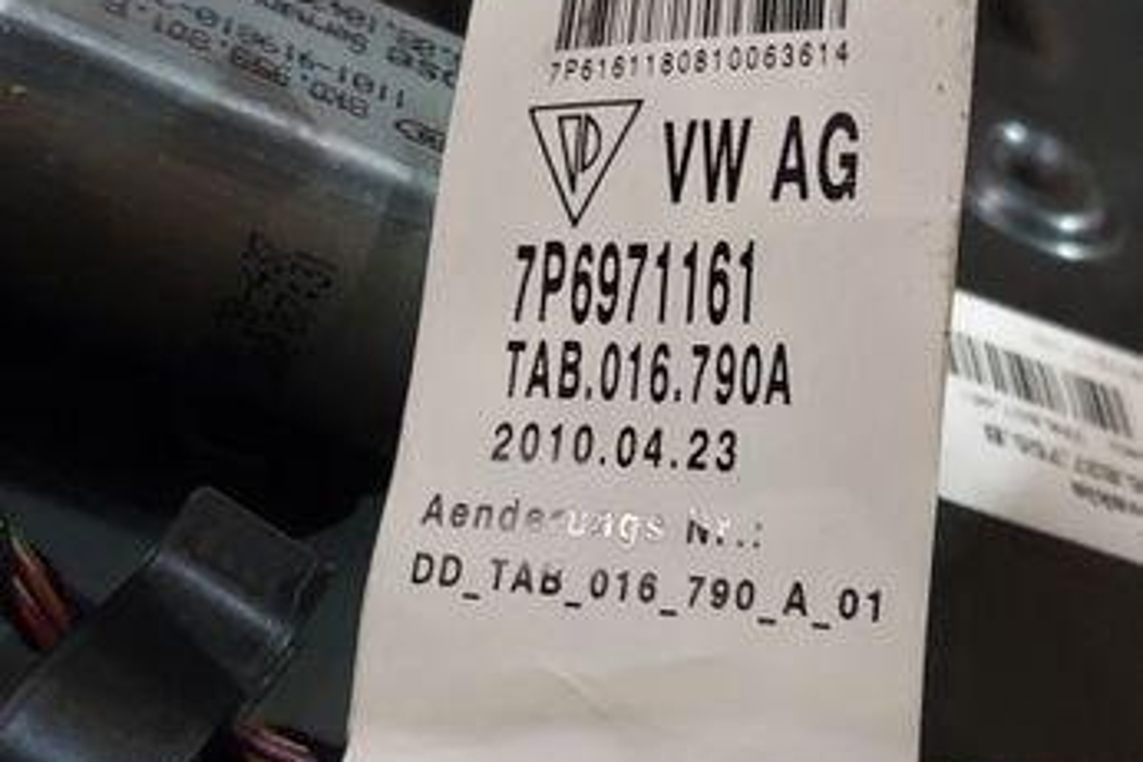 VOLKSWAGEN Touareg 2 generation (2010-2018) Priekšējās kreisās durvis 7P6837755B 30524204