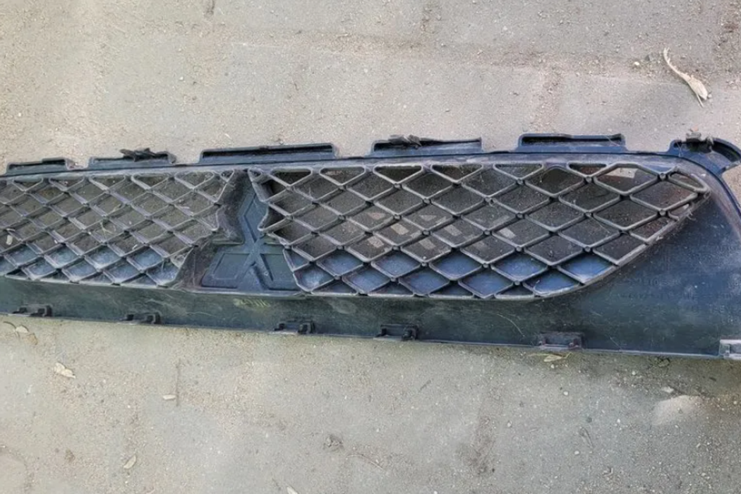 MITSUBISHI ASX 1 generation (2010-2020) Priekšējā bampera augšējā reste 6402A216 15296644