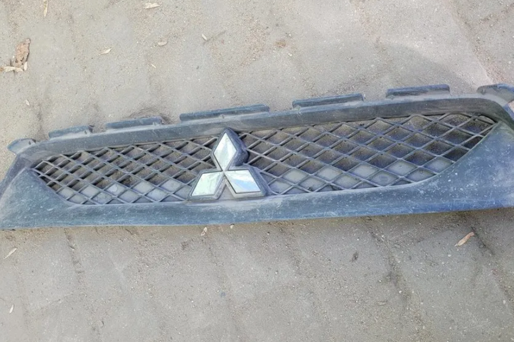 MITSUBISHI ASX 1 generation (2010-2020) Priekšējā bampera augšējā reste 6402A217 15296781